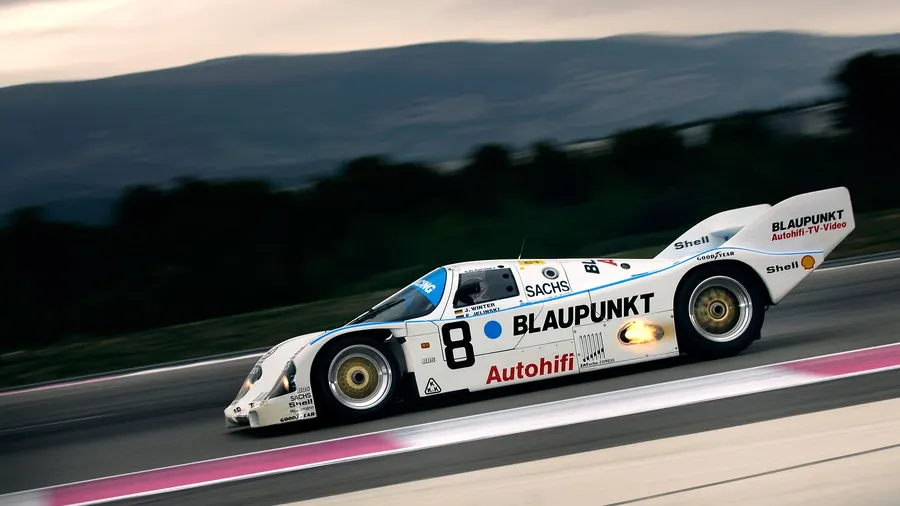 Porsche 962 en course lors des Dix Mille Tours